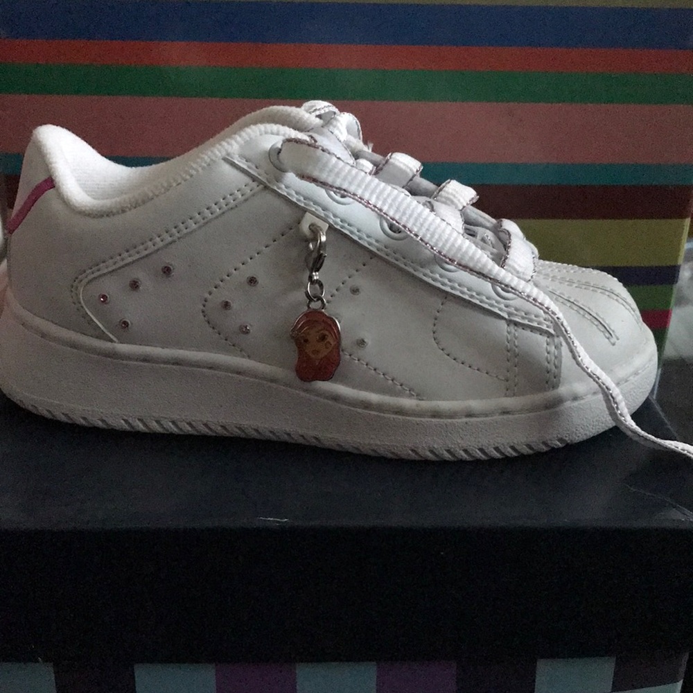 Girls sneakers
